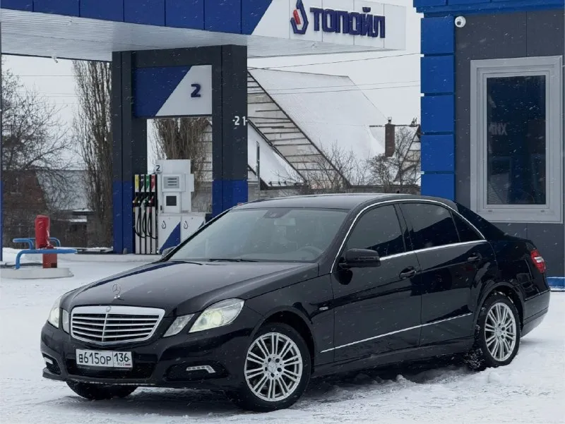 В продаже mercedes benz e-class w212, 3.5 л v6, самая надёжная модификация двс, он же (м276) атмосферник на полном приводе (4wd) в очень достойном состоянии, прозрачная история, . два собственника за весь период, оригинальный птс. остекление завод включая лобовое. окрас лишь одного элемента вторичным слоем. обслужен и ухожен, салон приближенный к новому. жирная комплектация, всевозможные датчики, память и электропривод передних сидений, подогрев 4-х сидений, биксенон и омыватели фар, навигация, электрорегулировка руля. , парктроники в круг и прочие навороты. минимальные торги на месте. контакты : +7 (949) 363-52-68 (есть «telegram») цена : 1,4 млн рублей. обмен не рассматриваю. территориально находится в г макеевка (центр) 📞 🇷🇺 звоните: +79493635268 - фотография - 4
