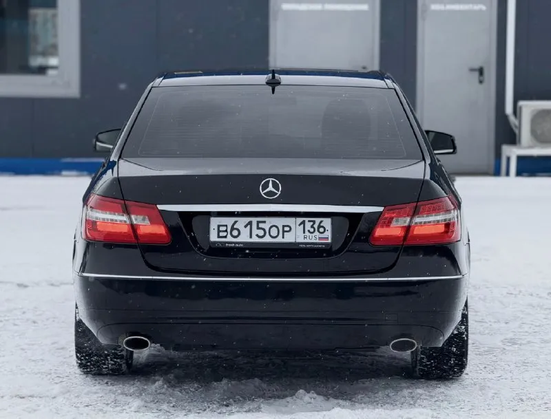 В продаже mercedes benz e-class w212, 3.5 л v6, самая надёжная модификация двс, он же (м276) атмосферник на полном приводе (4wd) в очень достойном состоянии, прозрачная история, . два собственника за весь период, оригинальный птс. остекление завод включая лобовое. окрас лишь одного элемента вторичным слоем. обслужен и ухожен, салон приближенный к новому. жирная комплектация, всевозможные датчики, память и электропривод передних сидений, подогрев 4-х сидений, биксенон и омыватели фар, навигация, электрорегулировка руля. , парктроники в круг и прочие навороты. минимальные торги на месте. контакты : +7 (949) 363-52-68 (есть «telegram») цена : 1,4 млн рублей. обмен не рассматриваю. территориально находится в г макеевка (центр) 📞 🇷🇺 звоните: +79493635268 - фотография - 6