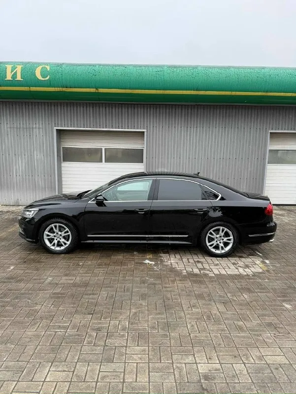 Продам volkswagen passat 12.2015 автомобиль приобретался в америке в 2022г. бережная эксплуатация. двигатель 1.8 в паре с коробкой aisin. предмаксимальная комплектация, камера, подогревы всех сидений, бесключевой доступ, старт стоп. подход с душой, устранены все недостатки. полностью обслужена. замена масла каждые 5000км. грм новый оригинал, тормозные диски и колодки новые, все жидкости поменяны. качественное обслуживание и деликатное использование. два ключа. три комплекта резины, два комплекта дисков 17 зима+лето, лето 19 на новой резине. установлены правильные стабилизаторы. также заменены амортизаторы и пружины для комфортной эксплуатации и управляемости. сделан revo stage 1. установлена хорошая мультимедиа с навигацией и тд. сделана шумоизоляция. машина эксплуатируется только на качественном топливе. все зоны риска в пленке, кузов в двойной керамике, салон также в керамике. птс оригинал, за машину не стыдно, любые проверки на любом сто за ваш счет приветствую. при п 📞 звоните: +7(949)3413165 - фотография - 9