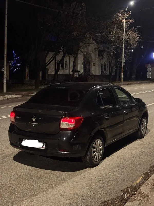 Продам рено логан 2015 года. мотор 1.6. пробег 208. тыс. км. техническая часть в хорошем состоянии. салон в хорошем состоянии. состояние лкп в хорошем состоянии. газ/бензин. зимняя резина новая. автомобиль находится в г. донецке. все вопросы по телефону +79493215821 - фотография - 3