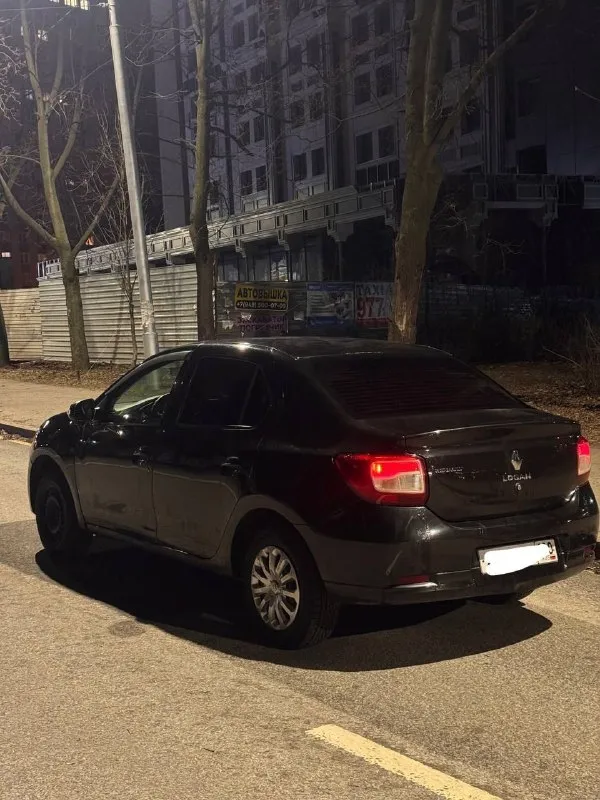 Продам рено логан 2015 года. мотор 1.6. пробег 208. тыс. км. техническая часть в хорошем состоянии. салон в хорошем состоянии. состояние лкп в хорошем состоянии. газ/бензин. зимняя резина новая. автомобиль находится в г. донецке. все вопросы по телефону +79493215821 - фотография - 5