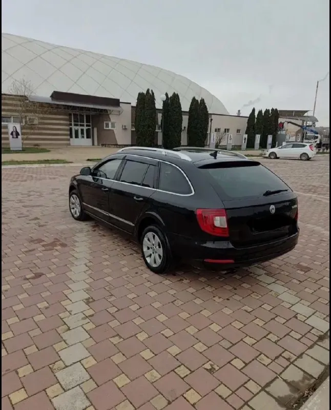 Skoda superb, 2012г, 2.0 коробка автомат, пробег 190000тыс. , расход 6.5л - 7л, трасса 5.5л, комплектация максимальная - без ключевой доступ - старт-стоп - датчики давления в шинах, дождя и света - адаптивные поворотные линзы с led лампами - адаптивные туманки - панорамная крыша - 4-х зонный климат контроль - круиз контроль - многофункциональный бортовой компьютер - кожаные сидения с электро-приводом, памятью и подкачкой поясницы - электро-привод багажника - подогревы передних и задних сидений - парктроник - мультируль - подрулевые лепестки - cd, mp3, usb, bluetooth, aux и отличная аудио система состояние мотора отличное, не дымит не троит и работает ровно, коробка на отлично без пинков и рывков, ходовая в порядке ничего не стучит. новая зимняя резина очень вместительный семейный автомобиль с высоким клиренсом документы в порядке, переоформление без проблем цена: 690.000₽ +79493145540 📞 звоните: +7(949)3145540 - фотография - 3