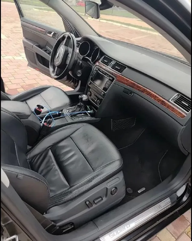 Skoda superb, 2012г, 2.0 коробка автомат, пробег 190000тыс. , расход 6.5л - 7л, трасса 5.5л, комплектация максимальная - без ключевой доступ - старт-стоп - датчики давления в шинах, дождя и света - адаптивные поворотные линзы с led лампами - адаптивные туманки - панорамная крыша - 4-х зонный климат контроль - круиз контроль - многофункциональный бортовой компьютер - кожаные сидения с электро-приводом, памятью и подкачкой поясницы - электро-привод багажника - подогревы передних и задних сидений - парктроник - мультируль - подрулевые лепестки - cd, mp3, usb, bluetooth, aux и отличная аудио система состояние мотора отличное, не дымит не троит и работает ровно, коробка на отлично без пинков и рывков, ходовая в порядке ничего не стучит. новая зимняя резина очень вместительный семейный автомобиль с высоким клиренсом документы в порядке, переоформление без проблем цена: 690.000₽ +79493145540 📞 звоните: +7(949)3145540 - фотография - 5