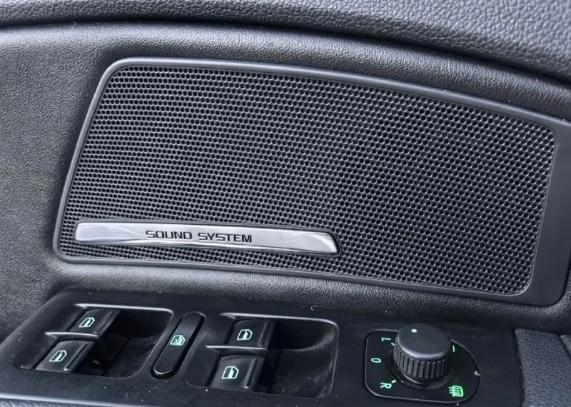 Skoda superb, 2012г, 2.0 коробка автомат, пробег 190000тыс. , расход 6.5л - 7л, трасса 5.5л, комплектация максимальная - без ключевой доступ - старт-стоп - датчики давления в шинах, дождя и света - адаптивные поворотные линзы с led лампами - адаптивные туманки - панорамная крыша - 4-х зонный климат контроль - круиз контроль - многофункциональный бортовой компьютер - кожаные сидения с электро-приводом, памятью и подкачкой поясницы - электро-привод багажника - подогревы передних и задних сидений - парктроник - мультируль - подрулевые лепестки - cd, mp3, usb, bluetooth, aux и отличная аудио система состояние мотора отличное, не дымит не троит и работает ровно, коробка на отлично без пинков и рывков, ходовая в порядке ничего не стучит. новая зимняя резина очень вместительный семейный автомобиль с высоким клиренсом документы в порядке, переоформление без проблем цена: 690.000₽ +79493145540 📞 звоните: +7(949)3145540 - фотография - 9