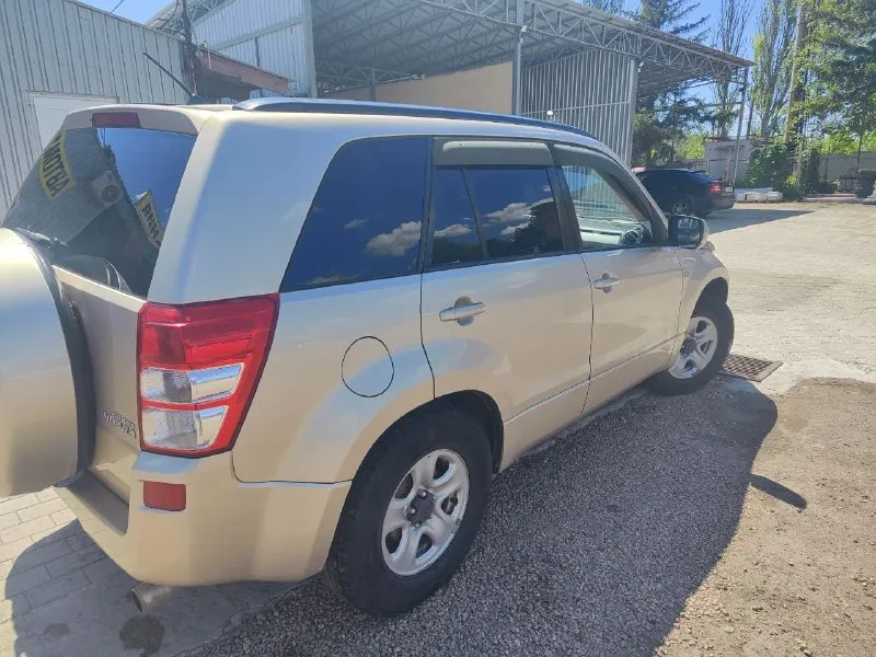 🚗 продаётся suzuki grand vitara 2008 г. в., 2 л, 4wd, механика пробег: 236 000 км цена: 880 000 ₽ автомобиль в хорошем техническом и внешнем состоянии. все рабочие жидкости заменены ходовая часть вся перебрана. • 4 электростеклоподъёмника • управление музыкой на руле • блютуз музыка через fm-трансмиттер • климат-контроль • подогрев передних сидений • автосигнализация starline с автозапуском • тонировка задних стёкол • кожаные чехлы на сиденьях • 2 комплекта резины (оба на оригинальных дисках) • видеорегистратор в подарок новому владельцу. машина находится в донецке. телефон для связи: +7949-315-07-45 - фотография - 5