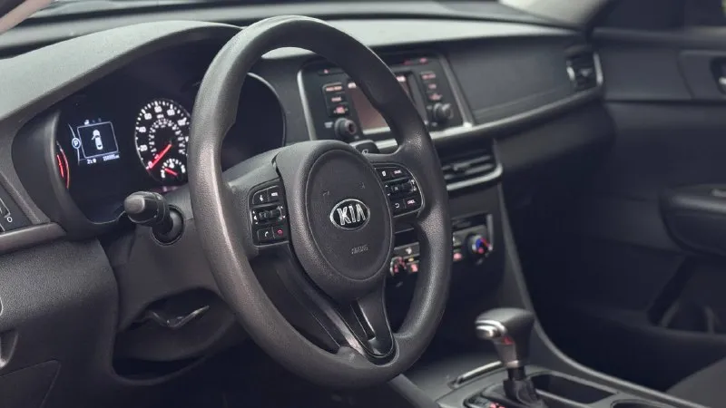 Тел. +79496447942 продам kia optima 2016г. в идеальном состоянии! по автомобилю делать не чего не надо!! готов ехать на любые проверки за ваш счёт!!! птс оригинал один владелец по птс! переоформление в мрэо комплектация двигатель 2.4 бензин коробка автомат пробег 158т abs esp airbag круиз контроль бортовой компьютер подогрев зеркал электро зеркала камера заднего вида кондиционер, заправлен холодит! 4 стеклоподъемника хорошая резина цена 1🍋335т. р очень срочно торг !! - фотография - 8