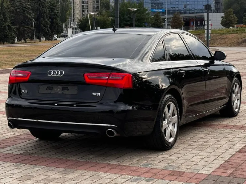 Тел. +79493988204 возможно продажа в кредит продам audi a6 c7 2014г. в идеальном состоянии ! по автомобилю делать не чего не надо!! готов ехать на любые проверки за ваш счёт!) переоформление в мрэо я собственник комплектация abs esp parktronic круиз контроль камера заднего вида start-stop без ключевой доступ подогрев сидений передних и задних подогрев зеркал эл. складывание зеркал бортовой компьютер датчик света датчик дождя датчик давления шин дневные ходовые огни адаптивные фары заводской ксенон музыка премиум класса двухзонный климат контроль пробег 225т бензин цена 1🍋470т. р торг обмен 📲 tg: @artur_dadunia 📞 звоните: +7(949)3988204 - фотография - 4