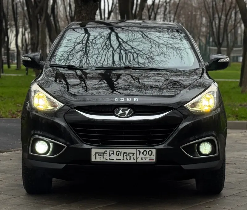 Тел. +79496447941 продам hyundai ix35 2014г. в идеальном состоянии! по автомобилю делать не чего не надо!! готов ехать на любые проверки за ваш счёт! стёкла все заводские включая лобовое! птс оригинал один владелец по птс! переоформление в мрэо комплектация двигатель 2.0 бензин пробег 187т abs esp airbag круиз контроль бортовой компьютер кожаный салон камера заднего хода помощь при спуске подогрев сидений подогрев зеркал parktronic электро слаживания зеркал двухзонный климат контроль 4 стеклоподъемника 2 ключа хорошая резина цена 1.335.000т. р очень срочно торг возможно продажа в кредит 📲 tg: @artur_dadunia 📞 звоните: +7(949)6447941 - фотография - 2