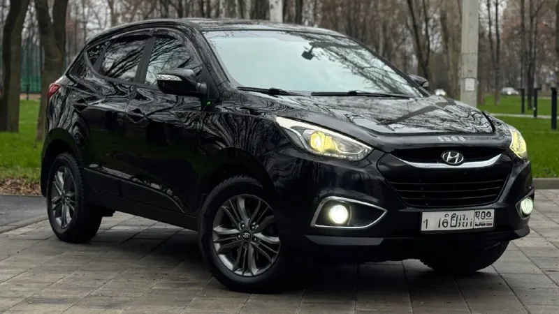 Тел. +79496447941 продам hyundai ix35 2014г. в идеальном состоянии! по автомобилю делать не чего не надо!! готов ехать на любые проверки за ваш счёт! стёкла все заводские включая лобовое! птс оригинал один владелец по птс! переоформление в мрэо комплектация двигатель 2.0 бензин пробег 187т abs esp airbag круиз контроль бортовой компьютер кожаный салон камера заднего хода помощь при спуске подогрев сидений подогрев зеркал parktronic электро слаживания зеркал двухзонный климат контроль 4 стеклоподъемника 2 ключа хорошая резина цена 1.335.000т. р очень срочно торг возможно продажа в кредит 📲 tg: @artur_dadunia 📞 звоните: +7(949)6447941 - фотография - 3