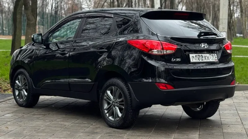 Тел. +79496447941 продам hyundai ix35 2014г. в идеальном состоянии! по автомобилю делать не чего не надо!! готов ехать на любые проверки за ваш счёт! стёкла все заводские включая лобовое! птс оригинал один владелец по птс! переоформление в мрэо комплектация двигатель 2.0 бензин пробег 187т abs esp airbag круиз контроль бортовой компьютер кожаный салон камера заднего хода помощь при спуске подогрев сидений подогрев зеркал parktronic электро слаживания зеркал двухзонный климат контроль 4 стеклоподъемника 2 ключа хорошая резина цена 1.335.000т. р очень срочно торг возможно продажа в кредит 📲 tg: @artur_dadunia 📞 звоните: +7(949)6447941 - фотография - 6