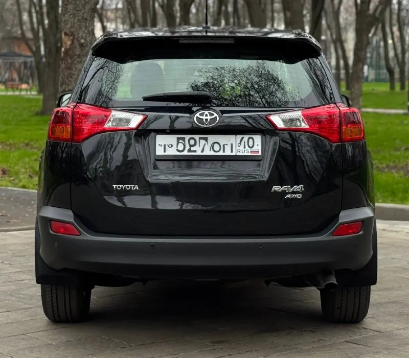 Toyota rav4 официал 2014 год двигатель 2.0 бензин коробка автомат пробег 169тыс. км родной автомобиль в отличном состоянии, без дтп, кузов в заводском окрасе ! родной пробег, авто обслужен от и до, вложения не требует не какого от слова совсем ! комплектация кожаный салон электропривод сидений электропривод багажника электропривод зеркал полный привод помощь при спуске круизконтроль мультируль без ключевой доступ запуск старт stop камера заднего вида климат контроль двух зоны подогрев сидений подогрев зеркал подогрев дворников антибликовое зеркало датчик света датчик дождя два ключа abs esp airbag бортовой компьютер четыре стеклоподъемника с документами все в полном порядке, продажа с полным переоформлением в гаи г. донецк цена 1.625.000.₽ звоните остальное по +79496447942 возможно продажа в кредит 📲 tg: @artur_dadunia 📞 звоните: +7(949)6447942 - фотография - 5