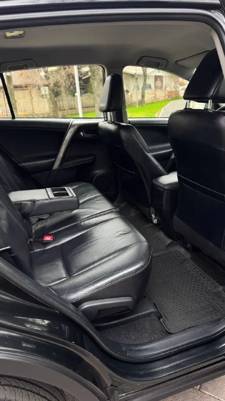 Toyota rav4 официал 2014 год двигатель 2.0 бензин коробка автомат пробег 169тыс. км родной автомобиль в отличном состоянии, без дтп, кузов в заводском окрасе ! родной пробег, авто обслужен от и до, вложения не требует не какого от слова совсем ! комплектация кожаный салон электропривод сидений электропривод багажника электропривод зеркал полный привод помощь при спуске круизконтроль мультируль без ключевой доступ запуск старт stop камера заднего вида климат контроль двух зоны подогрев сидений подогрев зеркал подогрев дворников антибликовое зеркало датчик света датчик дождя два ключа abs esp airbag бортовой компьютер четыре стеклоподъемника с документами все в полном порядке, продажа с полным переоформлением в гаи г. донецк цена 1.625.000.₽ звоните остальное по +79496447942 возможно продажа в кредит 📲 tg: @artur_dadunia 📞 звоните: +7(949)6447942 - фотография - 8