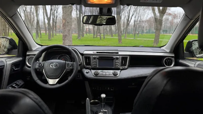 Toyota rav4 официал 2014 год двигатель 2.0 бензин коробка автомат пробег 169тыс. км родной автомобиль в отличном состоянии, без дтп, кузов в заводском окрасе ! родной пробег, авто обслужен от и до, вложения не требует не какого от слова совсем ! комплектация кожаный салон электропривод сидений электропривод багажника электропривод зеркал полный привод помощь при спуске круизконтроль мультируль без ключевой доступ запуск старт stop камера заднего вида климат контроль двух зоны подогрев сидений подогрев зеркал подогрев дворников антибликовое зеркало датчик света датчик дождя два ключа abs esp airbag бортовой компьютер четыре стеклоподъемника с документами все в полном порядке, продажа с полным переоформлением в гаи г. донецк цена 1.625.000.₽ звоните остальное по +79496447942 возможно продажа в кредит 📲 tg: @artur_dadunia 📞 звоните: +7(949)6447942 - фотография - 9