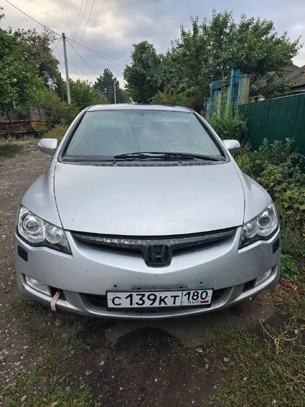 Продам honda civic 4d 2006 год я собственник, переоформление без проблем 285 000 пробега двигатель 1... - фотография