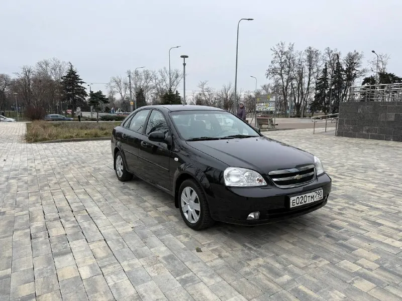 Chevrolet lacetti 2008 г. автомобиль в идеальном состоянии с родным пробегом 108 тыс автомобиль находился в одной семье перерегистрация была с мужа на жену, пробег 100% родной, эксплуатировался без дтп все стёкла в круг родные автомобиль очень хорошо сохранился в салоне никогда не курили техническая часть полностью обслужена и не требует никаких вниманий, по всем вопросам звоните цена 700 тыс руб осмотр город мариуполь +79497221071 - фотография - 2