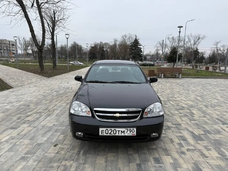 Chevrolet lacetti 2008 г. автомобиль в идеальном состоянии с родным пробегом 108 тыс автомобиль находился в одной семье перерегистрация была с мужа на жену, пробег 100% родной, эксплуатировался без дтп все стёкла в круг родные автомобиль очень хорошо сохранился в салоне никогда не курили техническая часть полностью обслужена и не требует никаких вниманий, по всем вопросам звоните цена 700 тыс руб осмотр город мариуполь +79497221071 - фотография - 3