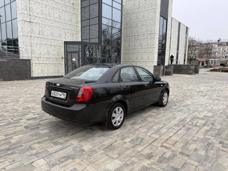 Chevrolet lacetti 2008 г. автомобиль в идеальном состоянии с родным пробегом 108 тыс автомобиль находился в одной семье перерегистрация была с мужа на жену, пробег 100% родной, эксплуатировался без дтп все стёкла в круг родные автомобиль очень хорошо сохранился в салоне никогда не курили техническая часть полностью обслужена и не требует никаких вниманий, по всем вопросам звоните цена 700 тыс руб осмотр город мариуполь +79497221071 - фотография - 6