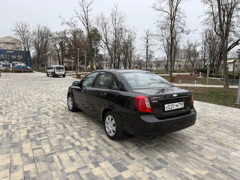 Chevrolet lacetti 2008 г. автомобиль в идеальном состоянии с родным пробегом 108 тыс автомобиль находился в одной семье перерегистрация была с мужа на жену, пробег 100% родной, эксплуатировался без дтп все стёкла в круг родные автомобиль очень хорошо сохранился в салоне никогда не курили техническая часть полностью обслужена и не требует никаких вниманий, по всем вопросам звоните цена 700 тыс руб осмотр город мариуполь +79497221071 - фотография - 7