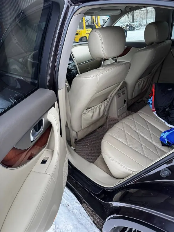 Infiniti fx37 s год : 2011 мотор : 3.7 (333л. с) привод : полный коробка : автомат цвет : коричневый комплектация : s, максимальная 1.599 🍋 я собственник, птс оригинал !!! мотор работает отлично, без лишних звуков и тому подобное, масло не жрет, стоит катализатор. коробка чувствует себя отлично, прошил под последнюю американскую прошивку, замена масла 5 тыс назад. подвеска также чувствует себя хорошо, ничего не стучит, не бьет, всё хорошо. кузов в отличном состояние, ржавчины, коррозии и тому подобного нет. салон бежевая кожа, в отличном состояние, бесключевой доступ, обдув / подогрев сидений, 360 камеры, адаптивный круиз контроль, климат контроль, люк, память сидений и т. д, всё работает. электропривод багажника. работает абсолютно всё ! тормоза спереди 4 - поршневые, сзади двухпоршневые. ставил на выхлоп заслонки, можно делать тише/громче с пульта. я собственник, продавать буду я, любые проверки за ваш счёт. 1.599 🍋 торг у авто г. донецк +79495253176 - фотография - 10
