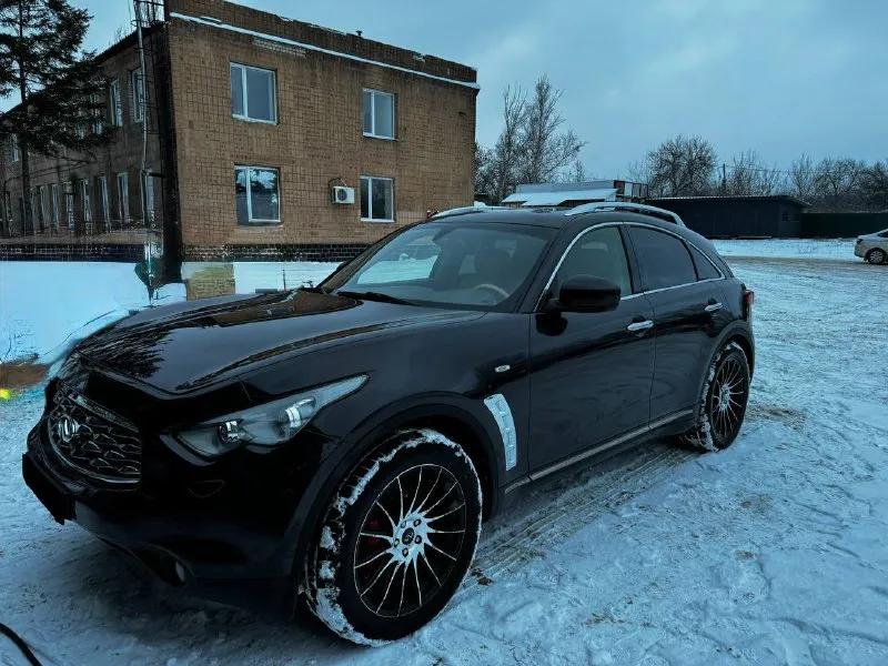 Infiniti fx37 s год : 2011 мотор : 3.7 (333л. с) привод : полный коробка : автомат цвет : коричневый комплектация : s, максимальная 1.599 🍋 я собственник, птс оригинал !!! мотор работает отлично, без лишних звуков и тому подобное, масло не жрет, стоит катализатор. коробка чувствует себя отлично, прошил под последнюю американскую прошивку, замена масла 5 тыс назад. подвеска также чувствует себя хорошо, ничего не стучит, не бьет, всё хорошо. кузов в отличном состояние, ржавчины, коррозии и тому подобного нет. салон бежевая кожа, в отличном состояние, бесключевой доступ, обдув / подогрев сидений, 360 камеры, адаптивный круиз контроль, климат контроль, люк, память сидений и т. д, всё работает. электропривод багажника. работает абсолютно всё ! тормоза спереди 4 - поршневые, сзади двухпоршневые. ставил на выхлоп заслонки, можно делать тише/громче с пульта. я собственник, продавать буду я, любые проверки за ваш счёт. 1.599 🍋 торг у авто г. донецк +79495253176 - фотография - 2