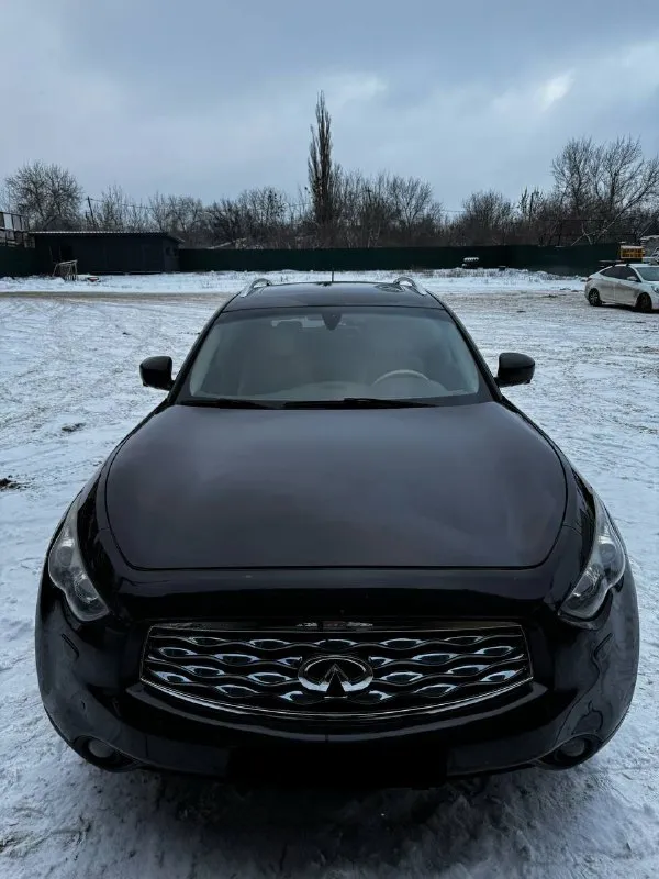 Infiniti fx37 s год : 2011 мотор : 3.7 (333л. с) привод : полный коробка : автомат цвет : коричневый комплектация : s, максимальная 1.599 🍋 я собственник, птс оригинал !!! мотор работает отлично, без лишних звуков и тому подобное, масло не жрет, стоит катализатор. коробка чувствует себя отлично, прошил под последнюю американскую прошивку, замена масла 5 тыс назад. подвеска также чувствует себя хорошо, ничего не стучит, не бьет, всё хорошо. кузов в отличном состояние, ржавчины, коррозии и тому подобного нет. салон бежевая кожа, в отличном состояние, бесключевой доступ, обдув / подогрев сидений, 360 камеры, адаптивный круиз контроль, климат контроль, люк, память сидений и т. д, всё работает. электропривод багажника. работает абсолютно всё ! тормоза спереди 4 - поршневые, сзади двухпоршневые. ставил на выхлоп заслонки, можно делать тише/громче с пульта. я собственник, продавать буду я, любые проверки за ваш счёт. 1.599 🍋 торг у авто г. донецк +79495253176 - фотография - 3