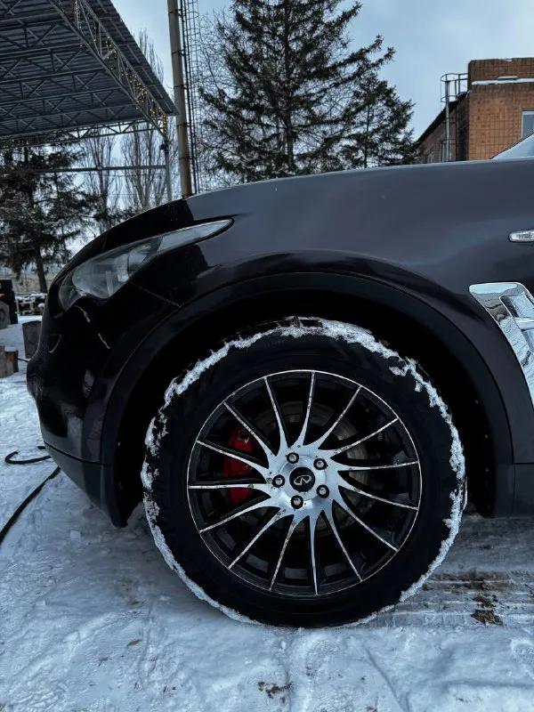 Infiniti fx37 s год : 2011 мотор : 3.7 (333л. с) привод : полный коробка : автомат цвет : коричневый комплектация : s, максимальная 1.599 🍋 я собственник, птс оригинал !!! мотор работает отлично, без лишних звуков и тому подобное, масло не жрет, стоит катализатор. коробка чувствует себя отлично, прошил под последнюю американскую прошивку, замена масла 5 тыс назад. подвеска также чувствует себя хорошо, ничего не стучит, не бьет, всё хорошо. кузов в отличном состояние, ржавчины, коррозии и тому подобного нет. салон бежевая кожа, в отличном состояние, бесключевой доступ, обдув / подогрев сидений, 360 камеры, адаптивный круиз контроль, климат контроль, люк, память сидений и т. д, всё работает. электропривод багажника. работает абсолютно всё ! тормоза спереди 4 - поршневые, сзади двухпоршневые. ставил на выхлоп заслонки, можно делать тише/громче с пульта. я собственник, продавать буду я, любые проверки за ваш счёт. 1.599 🍋 торг у авто г. донецк +79495253176 - фотография - 6