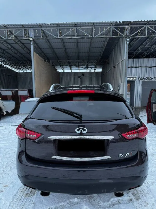 Infiniti fx37 s год : 2011 мотор : 3.7 (333л. с) привод : полный коробка : автомат цвет : коричневый комплектация : s, максимальная 1.599 🍋 я собственник, птс оригинал !!! мотор работает отлично, без лишних звуков и тому подобное, масло не жрет, стоит катализатор. коробка чувствует себя отлично, прошил под последнюю американскую прошивку, замена масла 5 тыс назад. подвеска также чувствует себя хорошо, ничего не стучит, не бьет, всё хорошо. кузов в отличном состояние, ржавчины, коррозии и тому подобного нет. салон бежевая кожа, в отличном состояние, бесключевой доступ, обдув / подогрев сидений, 360 камеры, адаптивный круиз контроль, климат контроль, люк, память сидений и т. д, всё работает. электропривод багажника. работает абсолютно всё ! тормоза спереди 4 - поршневые, сзади двухпоршневые. ставил на выхлоп заслонки, можно делать тише/громче с пульта. я собственник, продавать буду я, любые проверки за ваш счёт. 1.599 🍋 торг у авто г. донецк +79495253176 - фотография - 7