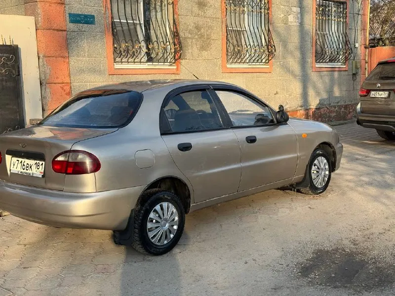 Продам daewoo lanos 2008 года выпуска. польская сборка. автомобиль в отличном состояние. газ/бензин 1 хозяин с автосалона.190.000 родной пробег 1.5 e-tec, в отличном состояние, масло не расходует коробка без нареканий. ходовая часть полностью обслужена. кузов без дтп, в хорошем состояние. пороги, днище, стаканы без коррозии и ржавчины. комплектация se:гур,2 стеклоподъемника, кондиционер. 2 комплекта резины(лето) зима новая установлена юридически чистый автомобиль, любой вид переоформление осмотр донецк 265.000 рублей. торг у капота +79495097888 📲 tg: … 📞 звоните: +7(949)5097888 - фотография - 3