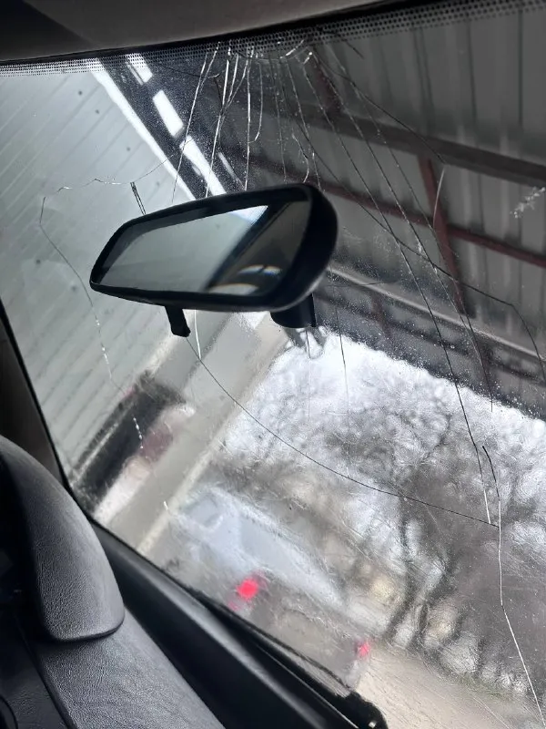 Продаю mercedes benz a170. машиной владею с 2015 года. полностью обслужена (масла, фильтра) 🔴 2004 год выпуска 🔴 объем 1.7 tdi 🔴 дизель 🔴 механика 🔴 пробег 256 🔴 кондиционер 🔴 стеклоподъемники 🔴 гирдоусилитель руля 🔴 электрорегулировка зеркал машина в хорошем состоянии, полностью на ходу, двигатель, коробка, ходовая - нареканий нет. произведена замена генератора (новый), ремни и ролики, замена компрессора кондиционера (лето очень хорошо работает кондиционер) по кузову есть моменты (потертости, рыжики, скол на бампере). лобовое стекло родное, есть скол, упала ветка с дерева, я не меняла, так как на езду не влияет. машина требует вложений только косметических! цена 250 тыс +79494164024 юлия осмотр в донецке - фотография - 4