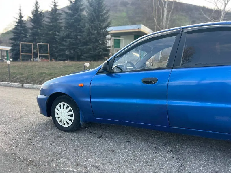 Продам daewoo lanos 2008 года выпуска. автомобиль в хорошем состоянии, «сел и поехал». бензин, 284 963 родной пробег. мотор 1.5, масло не расходует. коробка без нареканий. ходовая часть полностью обслужена. кузов без дтп, в хорошем состояние. пороги, днище, стаканы не гнилые. есть нюансы по лкп. гур, 2 стеклоподъемника. 2 комплекта резины на дисках (лето-зима), отдам с авто зап. части по ходовке. юридически чистый автомобиль осмотр донецк 230.000 рублей. торг у капота +7 (949) 369-90-57 - фотография - 4