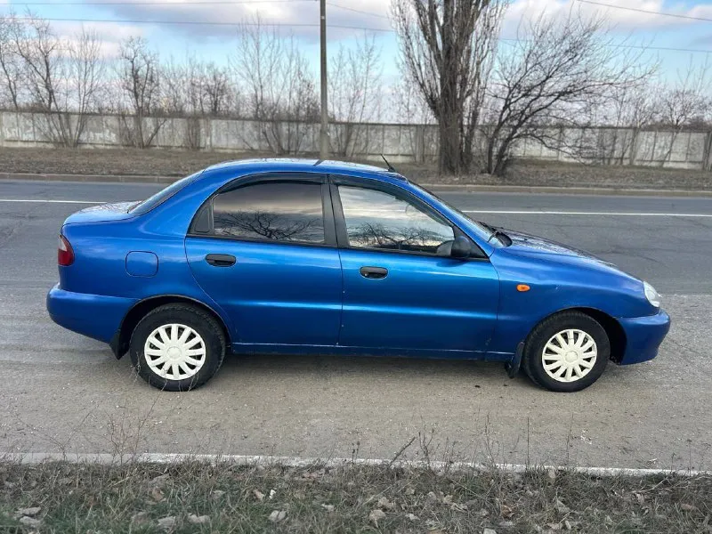 Продам daewoo lanos 2008 года выпуска. автомобиль в хорошем состоянии, «сел и поехал». бензин, 284 963 родной пробег. мотор 1.5, масло не расходует. коробка без нареканий. ходовая часть полностью обслужена. кузов без дтп, в хорошем состояние. пороги, днище, стаканы не гнилые. есть нюансы по лкп. гур, 2 стеклоподъемника. 2 комплекта резины на дисках (лето-зима), отдам с авто зап. части по ходовке. юридически чистый автомобиль осмотр донецк 230.000 рублей. торг у капота +7 (949) 369-90-57 - фотография - 6