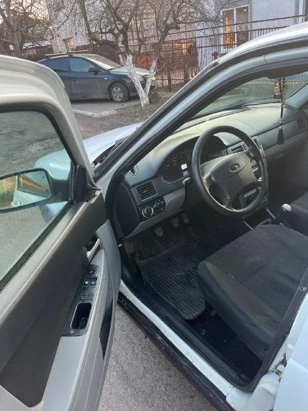 Продам lada priora! год - 2008 газ - евро 4 (узаконен)! двигатель 16-ти клапанный работает отлично, масло не расходует! коробка работает отлично не хрустит не выбивает! ходовая отличная! дно живое, кузов в хорошем состоянии есть несколько рыжиков не значительных! салон в хорошем состоянии! электрика работает вся исправно! осмотр г. мариуполь цена - 285 тысяч рублей. тел. +79494970042 - фотография - 9