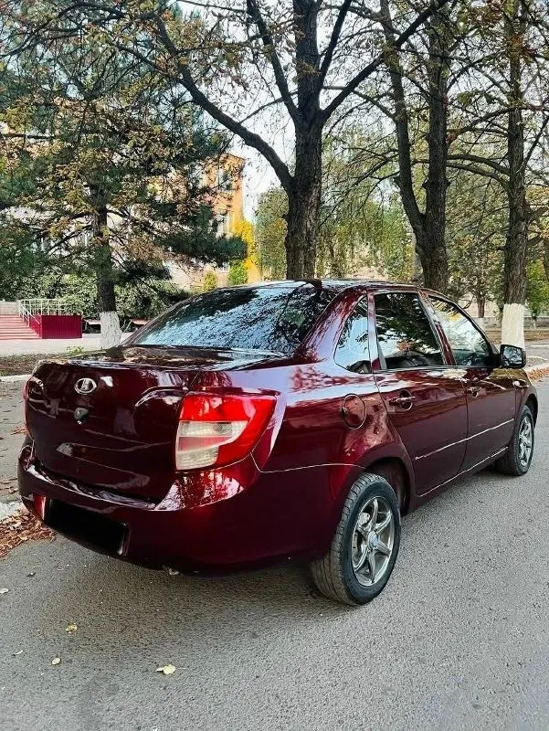 Продам лада гранта 12 год, кузов в идеальном состоянии, салон нормальный, комплектация пустая, двигатель капиталился 40 тыщ км назад, документы в порядке переоформление без проблем. цена 340 тыщ рублей + торг все интересующие вопросы по телефону +79495898728 +79495039459 - фотография - 5