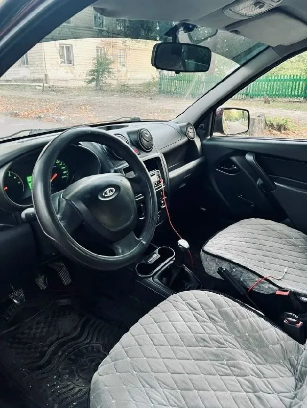 Продам лада гранта 12 год, кузов в идеальном состоянии, салон нормальный, комплектация пустая, двигатель капиталился 40 тыщ км назад, документы в порядке переоформление без проблем. цена 340 тыщ рублей + торг все интересующие вопросы по телефону +79495898728 +79495039459 - фотография - 7