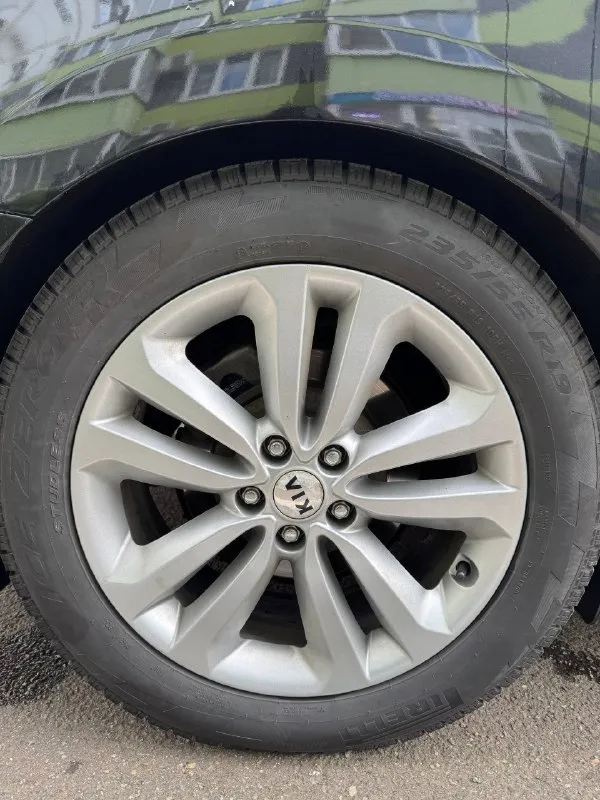 Kia carnival iii 2017г. пробег:160 тыс 2.2 дизель (202 л. с.) цена:2 300 000 тыс. автомобиль в идеальном внешнем и техническом состоянии. крашено заднее правое крыло. все работает, ничего менять не нужно. дополнительно установлен планшет фирмы teyes. музыка отменная. более чем. машина ездила в основном по трассе. вторая машина в семье. для путешествий. с продажей не тороплюсь, адекватный и обоснованный торг присутствует. от машины не избавляюсь. +79693000460 - фотография - 8