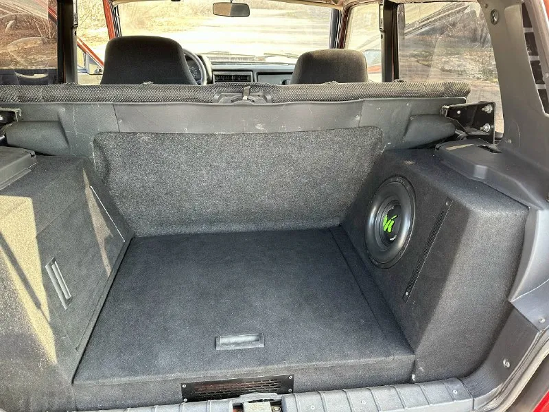 Продам ваз 2121 1978 года. автомобилем владею с 2016. был разобран до голого кузова, поварена только задняя панель, покрашена в 2019 году. заново собирался на новых и усиленных компонентах. денег не жалел. всё что можно было усилить не во вред надёжности - усилил. машина собиралась под ниву 16-го года. мотор капиталился 33 тысячи назад, собирал с низкой степенью сжатия. может ехать на самом плохом бензине или хорошем самогоне. колёса - 30 дюймов kumxo m/t. на них проехал 500 километров. не шумные, вокруг установлены амортизаторы манро вкруг. лифт + 5см, спереди "правильные проставки". передние тормоза - соболь. рулевые тяги самоделки, точечные заводские + w140 кабан. маятник стальной на подшипниках и всё это крутит гидроусилитель. сам варил подрамник на шести опорах с сайлентблоками. коробка и раздатка - всё висит на подрамнике + на раздатки третья опора, тихие рычаги но пром вал на крестовине дискомфорта не приносит. задний чулок на заказ варили + полуося разгруженного 📞 звоните: +7(949)3800373 - фотография - 3