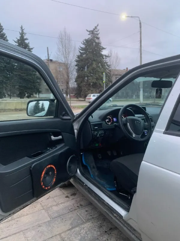 Продам приора 2 2016 год в красивом цвете (снежная королева) состояние хорошее в круг новые тормоза хорошая шипованая резина на 14 литье очень хорошая музыка 8 клоп бодрый меряли компрессию во всех котлах по 15 все остальные вопросы лс или по телефону цена 520т +торг возле машины +79493601593 +79493803832 📞 звоните: +7(949)3601593 - фотография - 2