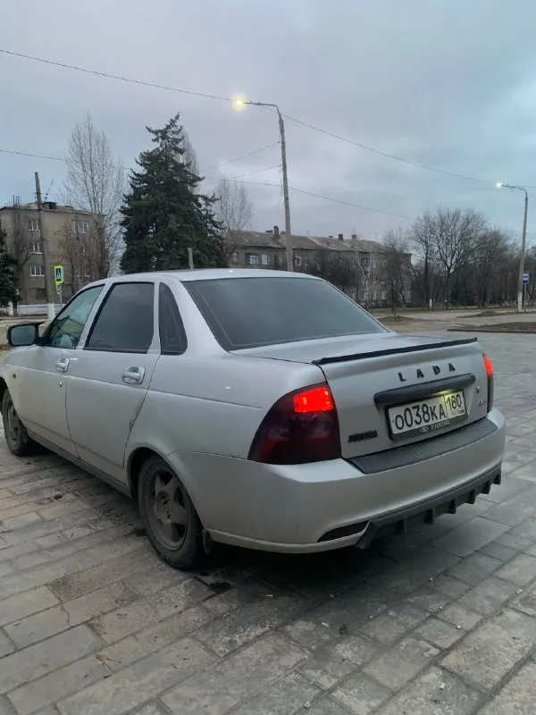 Продам приора 2 2016 год в красивом цвете (снежная королева) состояние хорошее в круг новые тормоза хорошая шипованая резина на 14 литье очень хорошая музыка 8 клоп бодрый меряли компрессию во всех котлах по 15 все остальные вопросы лс или по телефону цена 520т +торг возле машины +79493601593 +79493803832 📞 звоните: +7(949)3601593 - фотография - 4