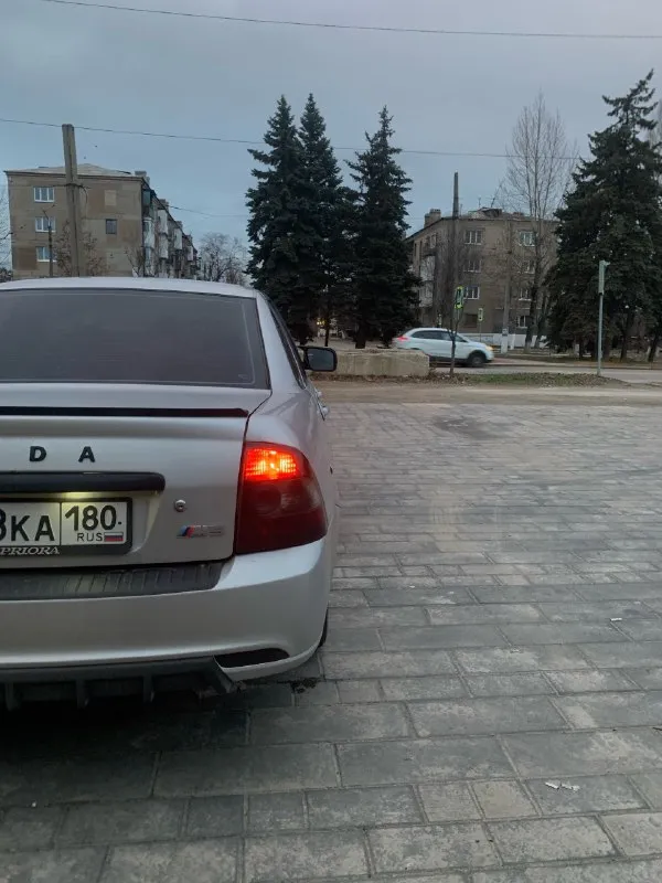 Продам приора 2 2016 год в красивом цвете (снежная королева) состояние хорошее в круг новые тормоза хорошая шипованая резина на 14 литье очень хорошая музыка 8 клоп бодрый меряли компрессию во всех котлах по 15 все остальные вопросы лс или по телефону цена 520т +торг возле машины +79493601593 +79493803832 📞 звоните: +7(949)3601593 - фотография - 6