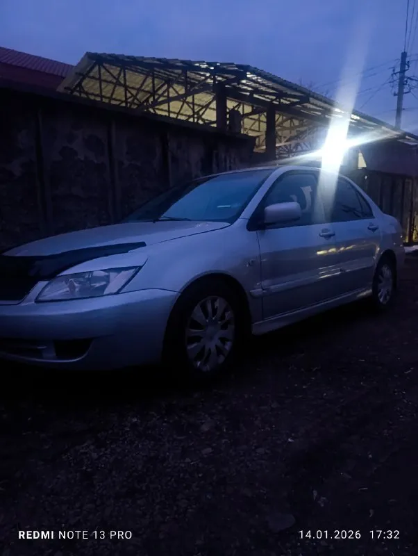 Продаю mitsubishi lancer 9, мотор 1.6 механика, год 2006, пробег 180,000 и растет, фары мини-линзы с... - фотография