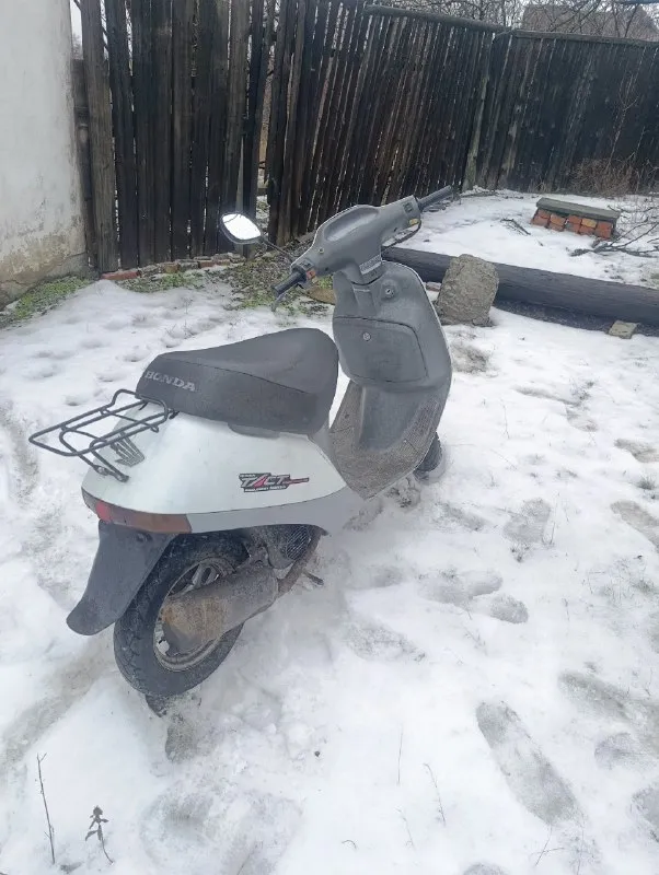 Продам -скутер honda takt af16,мотор после капиталки стоит новый коленвал, карбюратор, подшипники по... - фотография