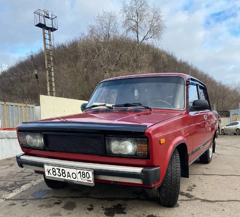 Продам ваз 2105 год выпуска 1995 в хорошем состоянии, машина без вложений. двигатель, коробка, ходовая без вложений. объём двигателя 1,5 коробка 4-х ступка ходовая часть на отлично новый генератор, новая помпа новые аккумулятор стоит зимняя резина,4 колёса + запаска летняя резина новая. 4 колеса + запаска музыка сигнализация авто полностью обслужено, сел поехал ! цена 230.000 торг осмотр г. донецк, кировский р-н тел. +79495223821 михаил +79494385738 дилия 📞 звоните: +7(949)5223821 - фотография - 2