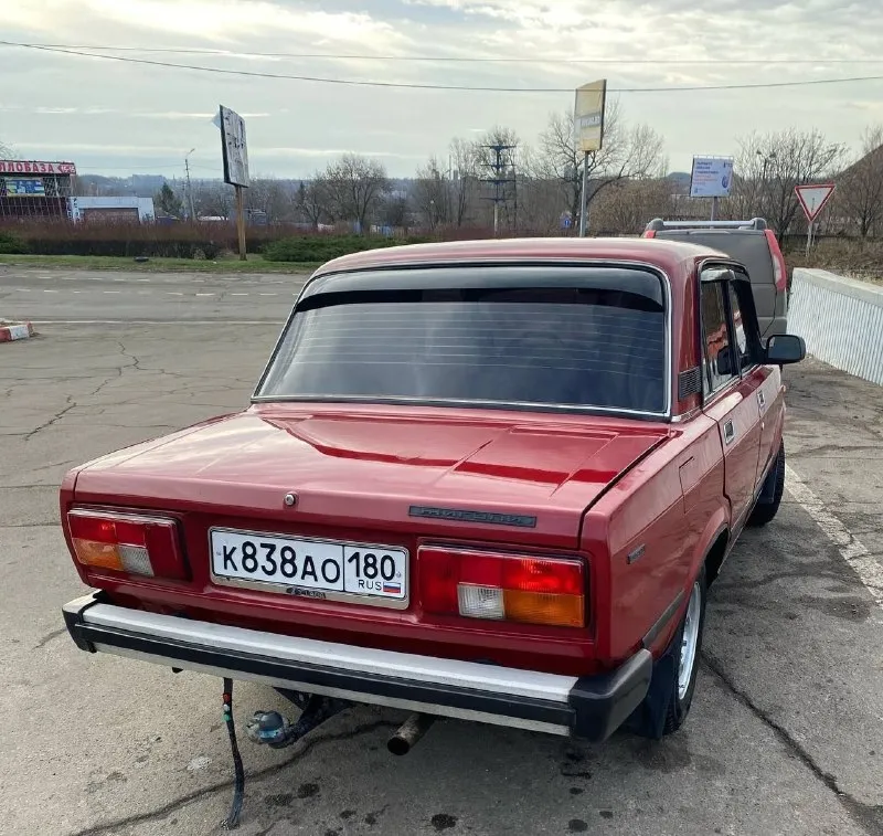 Продам ваз 2105 год выпуска 1995 в хорошем состоянии, машина без вложений. двигатель, коробка, ходовая без вложений. объём двигателя 1,5 коробка 4-х ступка ходовая часть на отлично новый генератор, новая помпа новые аккумулятор стоит зимняя резина,4 колёса + запаска летняя резина новая. 4 колеса + запаска музыка сигнализация авто полностью обслужено, сел поехал ! цена 230.000 торг осмотр г. донецк, кировский р-н тел. +79495223821 михаил +79494385738 дилия 📞 звоните: +7(949)5223821 - фотография - 3