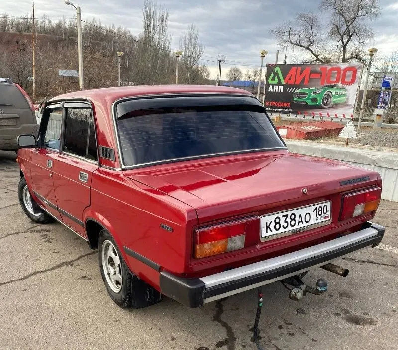 Продам ваз 2105 год выпуска 1995 в хорошем состоянии, машина без вложений. двигатель, коробка, ходовая без вложений. объём двигателя 1,5 коробка 4-х ступка ходовая часть на отлично новый генератор, новая помпа новые аккумулятор стоит зимняя резина,4 колёса + запаска летняя резина новая. 4 колеса + запаска музыка сигнализация авто полностью обслужено, сел поехал ! цена 230.000 торг осмотр г. донецк, кировский р-н тел. +79495223821 михаил +79494385738 дилия 📞 звоните: +7(949)5223821 - фотография - 4