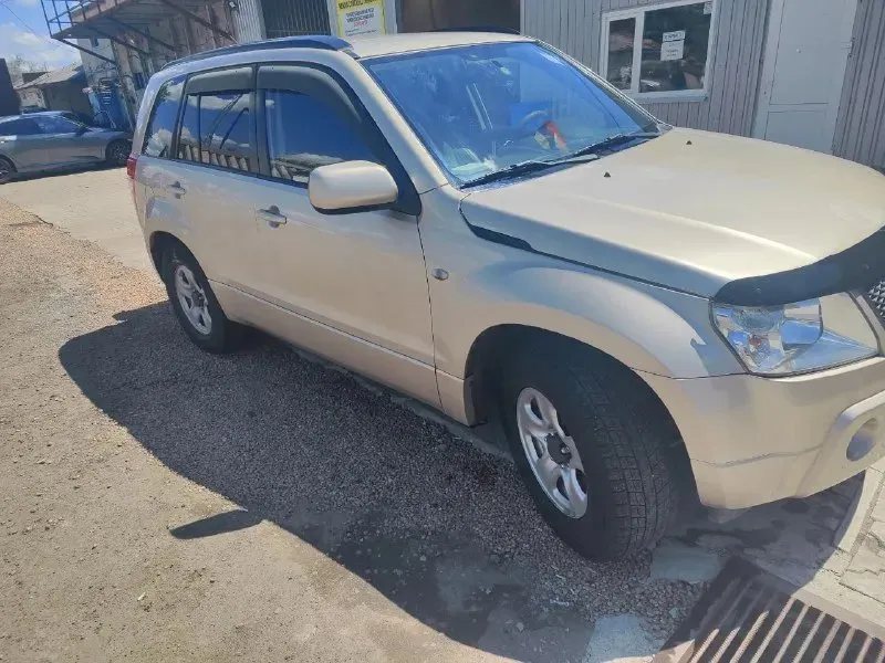 🚗 продаётся suzuki grand vitara 2008 г. в. , 2 л, 4wd, механика пробег: 236 000 км цена: 880 000 ₽ автомобиль в хорошем техническом и внешнем состоянии. все рабочие жидкости заменены ходовая часть вся перебрана. • 4 электростеклоподъёмника • управление музыкой на руле • блютуз музыка через fm-трансмиттер • климат-контроль • подогрев передних сидений • автосигнализация starline с автозапуском • тонировка задних стёкол • кожаные чехлы на сиденьях • 2 комплекта резины (оба на оригинальных дисках) • видеорегистратор в подарок новому владельцу. машина находится в донецке. телефон для связи: +7949-315-07-45 📞 звоните: +7(949)3150745 - фотография - 5