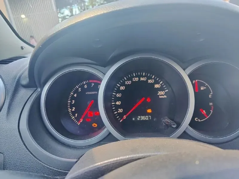 🚗 продаётся suzuki grand vitara 2008 г. в. , 2 л, 4wd, механика пробег: 236 000 км цена: 880 000 ₽ автомобиль в хорошем техническом и внешнем состоянии. все рабочие жидкости заменены ходовая часть вся перебрана. • 4 электростеклоподъёмника • управление музыкой на руле • блютуз музыка через fm-трансмиттер • климат-контроль • подогрев передних сидений • автосигнализация starline с автозапуском • тонировка задних стёкол • кожаные чехлы на сиденьях • 2 комплекта резины (оба на оригинальных дисках) • видеорегистратор в подарок новому владельцу. машина находится в донецке. телефон для связи: +7949-315-07-45 📞 звоните: +7(949)3150745 - фотография - 9