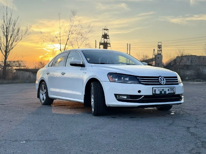Volkswagen passat b7 (2015г. ) пробег 118 тыс. миль двигатель 1.8 tsi (бензин) 170 л. с. коробка классический автомат aisin двигатель работает отлично, не троит, не дымит, нигде не течет коробка листает как надо ходовая на отлично. кожаный салон в хорошем состоянии. по комплектации: без ключевой доступ, климат, круиз контроль, датчик света, подогревы передних сидений,4 стеклоподъемника, электрорегулировка зеркал, эл. привод сидения водителя, кожаный мульти-руль, камера заднего вида, сенсорная мультимедиа документы без штрафов и арестов, я 2й хозяин любой вид переоформления г. снежное +79490862383(телеграм на этом номере) цена: 1.270.000 📞 звоните: +7(949)0862383 - фотография - 2