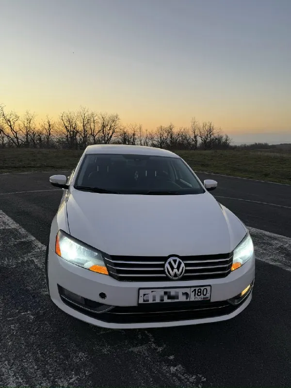 Volkswagen passat b7 (2015г. ) пробег 118 тыс. миль двигатель 1.8 tsi (бензин) 170 л. с. коробка классический автомат aisin двигатель работает отлично, не троит, не дымит, нигде не течет коробка листает как надо ходовая на отлично. кожаный салон в хорошем состоянии. по комплектации: без ключевой доступ, климат, круиз контроль, датчик света, подогревы передних сидений,4 стеклоподъемника, электрорегулировка зеркал, эл. привод сидения водителя, кожаный мульти-руль, камера заднего вида, сенсорная мультимедиа документы без штрафов и арестов, я 2й хозяин любой вид переоформления г. снежное +79490862383(телеграм на этом номере) цена: 1.270.000 📞 звоните: +7(949)0862383 - фотография - 4