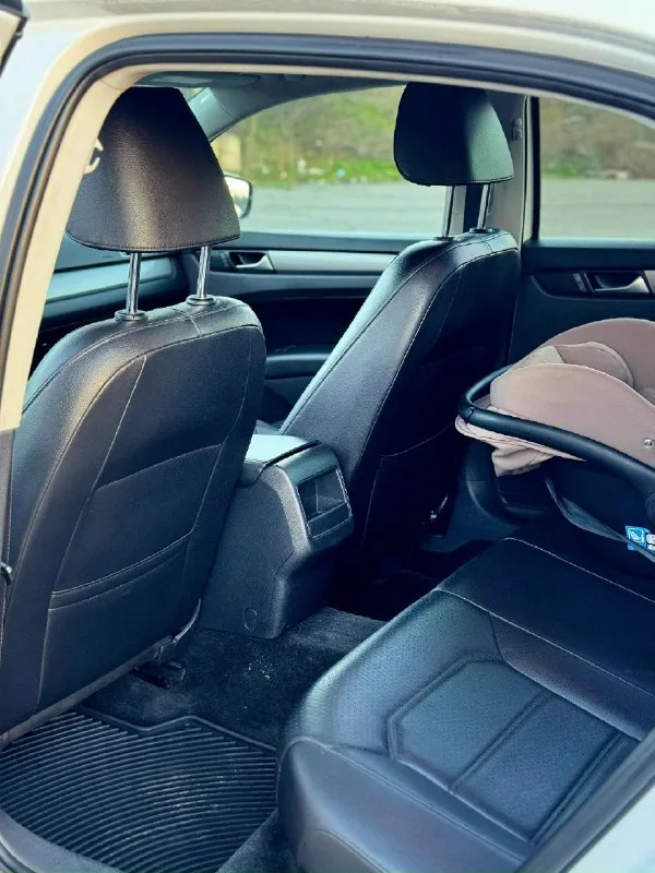 Volkswagen passat b7 (2015г. ) пробег 118 тыс. миль двигатель 1.8 tsi (бензин) 170 л. с. коробка классический автомат aisin двигатель работает отлично, не троит, не дымит, нигде не течет коробка листает как надо ходовая на отлично. кожаный салон в хорошем состоянии. по комплектации: без ключевой доступ, климат, круиз контроль, датчик света, подогревы передних сидений,4 стеклоподъемника, электрорегулировка зеркал, эл. привод сидения водителя, кожаный мульти-руль, камера заднего вида, сенсорная мультимедиа документы без штрафов и арестов, я 2й хозяин любой вид переоформления г. снежное +79490862383(телеграм на этом номере) цена: 1.270.000 📞 звоните: +7(949)0862383 - фотография - 9