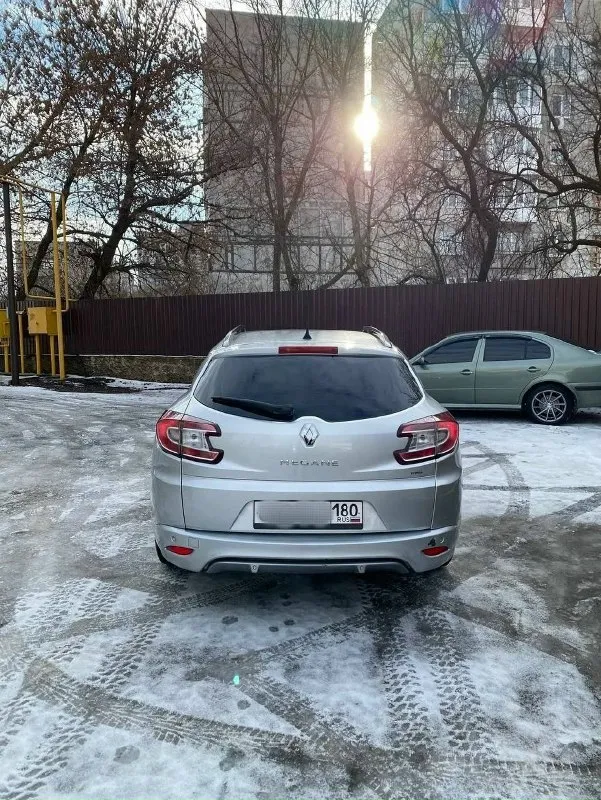 Продам renault megane gt-line универсал, 2009 г. в. , 1.6 бензин, мех. кпп-6 ст. хорошее техническое состояние. очень надёжный, резвый, комфортный, отлично управляемый, мягкий автомобиль. расход по городу 8.5-10 л/трасса 5.5 л. масло только оригинал, без потерь от замены до замены. кузов оцинкован. редкая комплектация gt-line (пр-во франция). своевременно обслуживался, только оригинальными запасными частями и расходниками. являюсь собственником авто. комплектация: 1. пуск кнопкой star-stop + удобный, тонкий ключ-карта; 2. двухзонный климат-контроль; 3. мультируль; 4. легендарный подрулевой переключатель рено; 5. штатная магнитола с функцией bluetooth, aux, системой "свободные руки" (управление звонками с помощью подрулевого лепестка); 6. огромный бардачок с охлаждением и подсветкой; 7. круиз-контроль; 8. 6 подушек безопасности (airbag), безопасность evro ncap - 5 звёзд; 9. стеклоподъемники всех боковых окон со штатными доводчиками; 10. передние сидения с выраженной боково 📞 звоните: +7(949)3737773 - фотография - 3